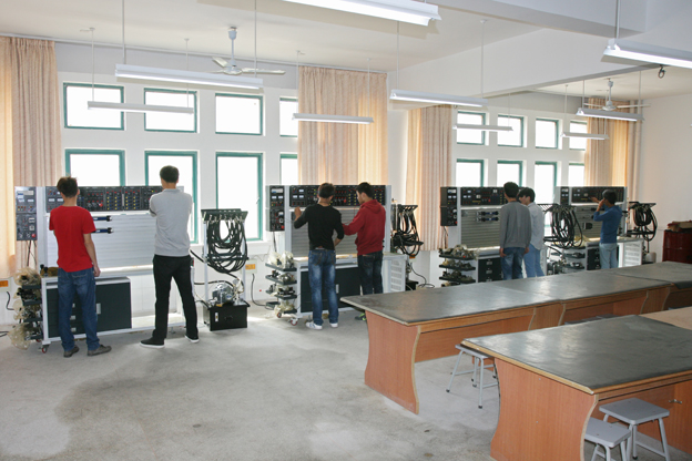 淮南經(jīng)濟(jì)技術(shù)學(xué)校2025年招生簡(jiǎn)章 電子產(chǎn)品維修與安裝專(zhuān)業(yè)